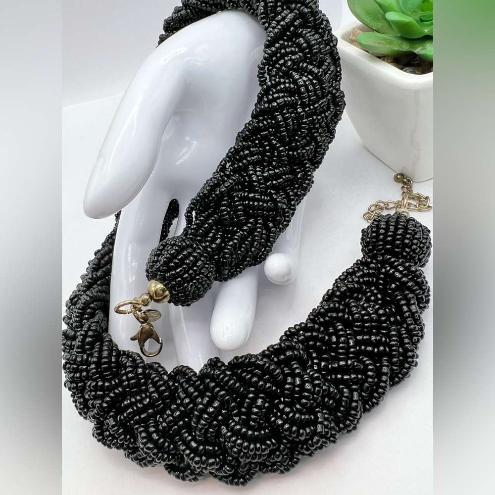BLACK BEADED COLLAR NECKLACE
